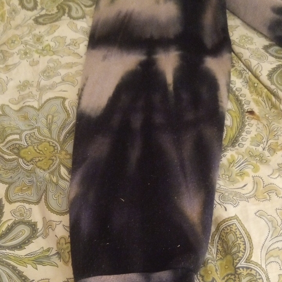Black and Gray Tie-Dye Long Sleeve Top - Picture 12 of 13